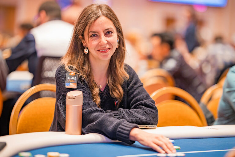 Maria Konnikova赢得了她的第一个世界扑克锦标赛手镯